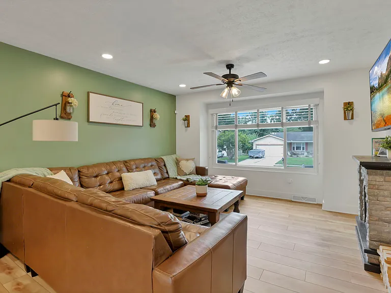 548 Theori Ave — Photo 10