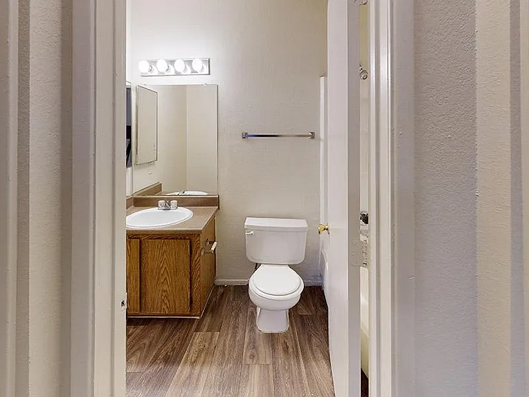 Falcon Glen Apartments — Photo 18