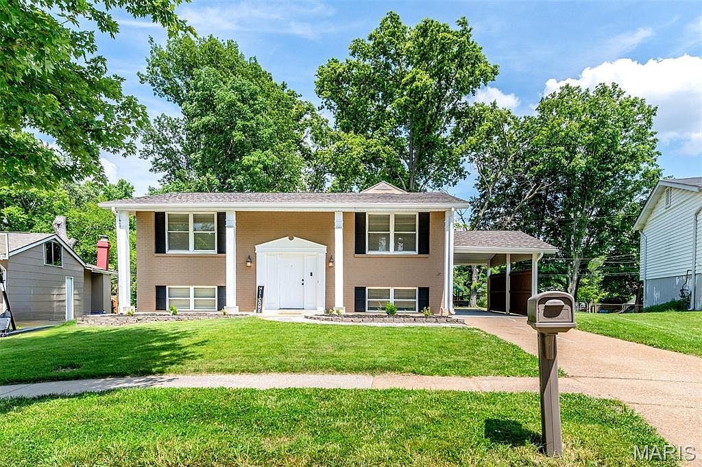 2402 Wescreek Dr, Maryland Heights, MO 63043 | Zillow