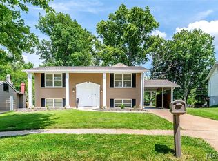 2402 Wescreek Dr, Maryland Heights, MO