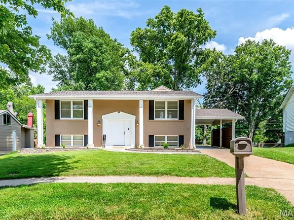 2402 Wescreek Dr, Maryland Heights, MO 63043