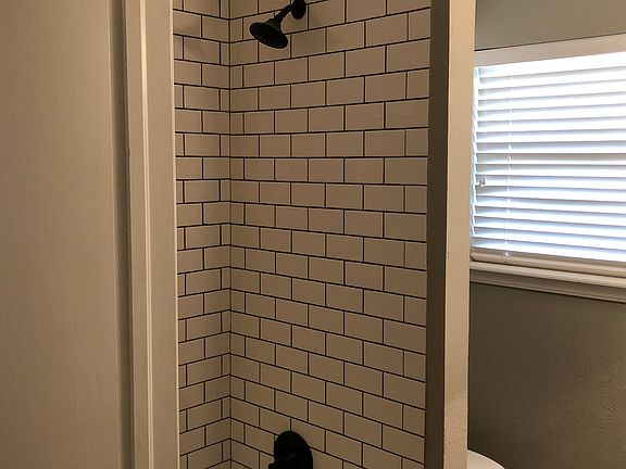 Hallway Full Bath - New