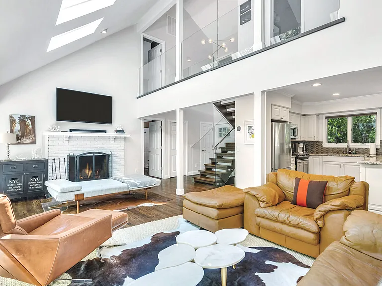 39 Montauk Ave — Photo 7