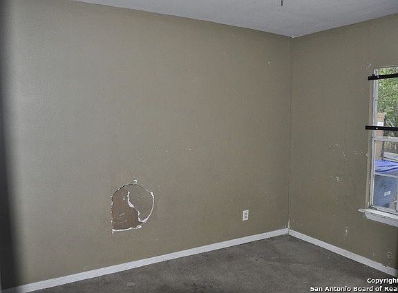 5th image of 141 Lovett Ave