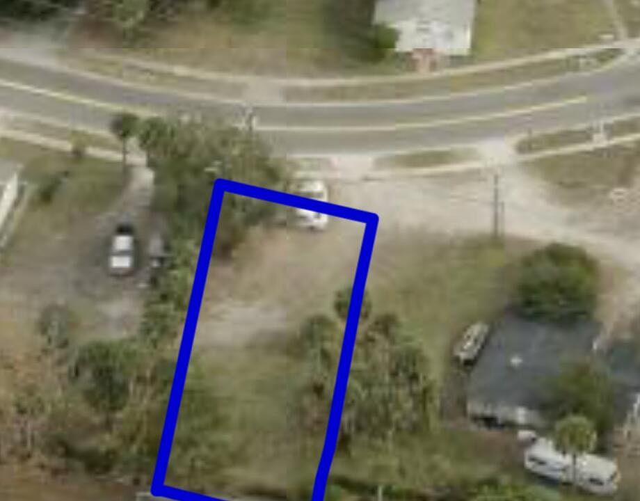 1st image of 928 S De Leon Ave