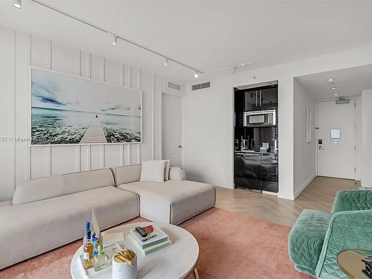 2201 Collins Ave #1010 — Photo 3