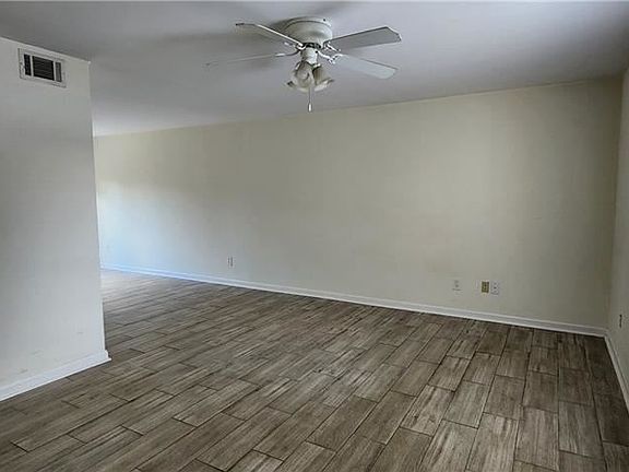 3rd image of 620 Summer Pl