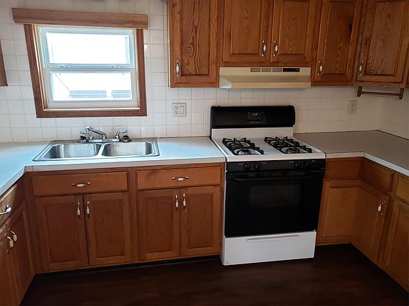 2nd image of 2712 Larrabee Ave Trailer 22