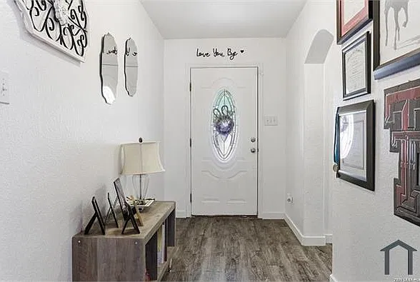 3 bed, 1420 sqft, $2,350 — Photo 1