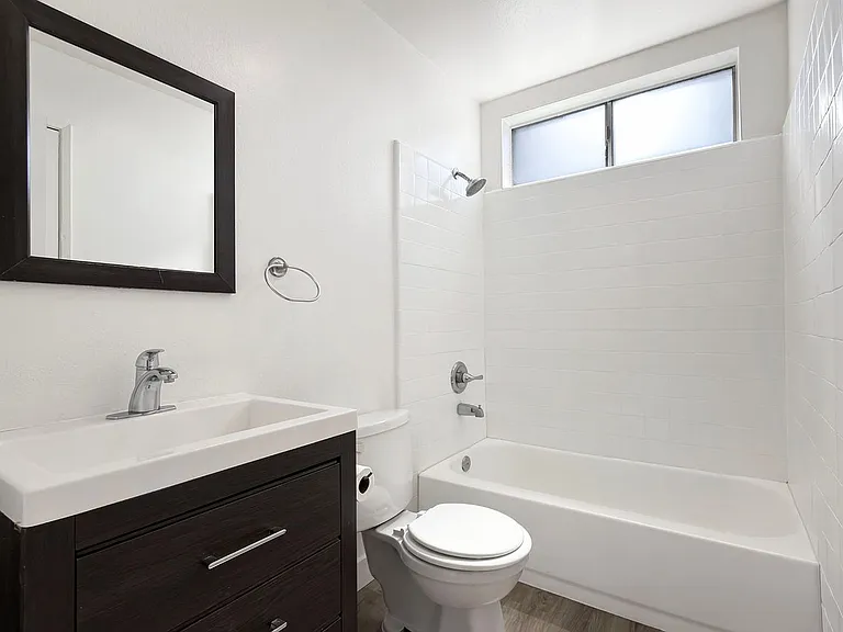 2226 Lewis Ave — Photo 8