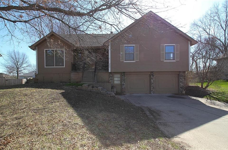 1st image of 403 SE Brentwood Dr