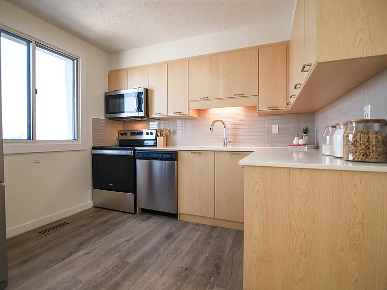 25 Woodridge Cres — Photo 85