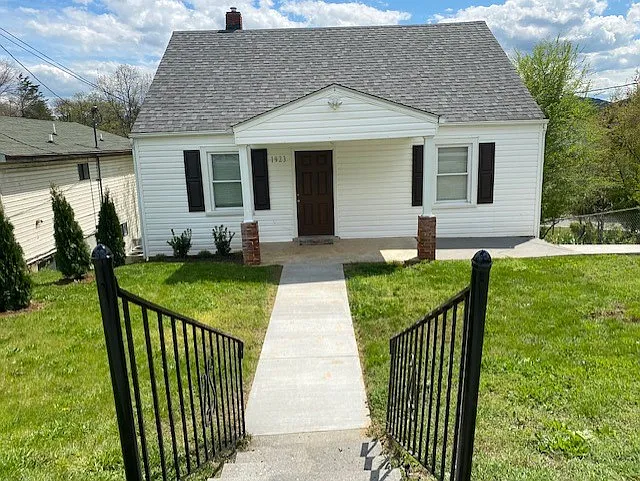 1923 Fallon Ave SE — Photo 3
