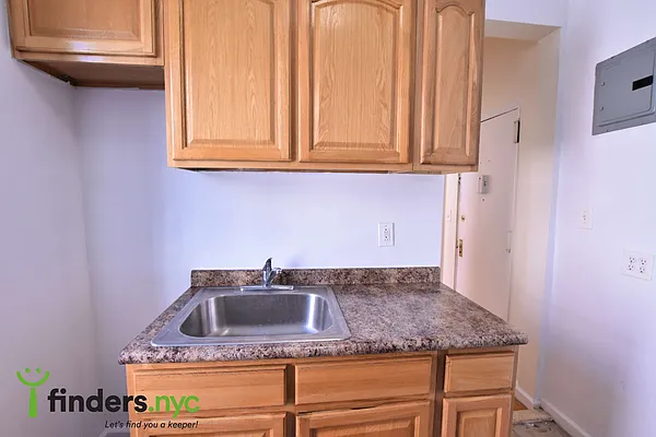 Rented by Clove Realty LLC | media 3