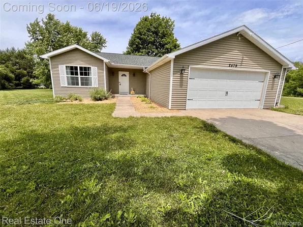 2479 Gibson Rd, Grand Blanc, MI 48439