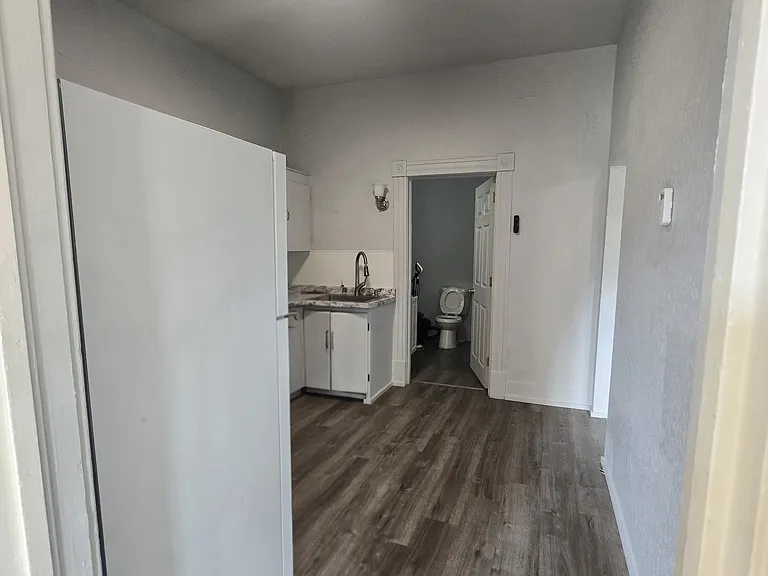 517 S Grape St #1 — Photo 6