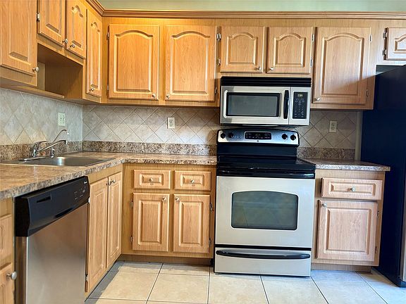 5th image of 1327 Hampton Boulevard #1327