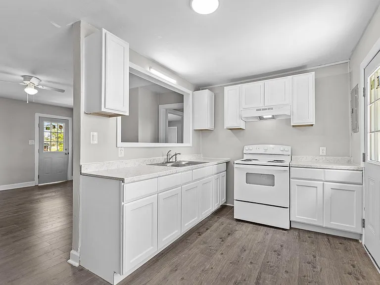 2101 Montclair Ave — Photo 11