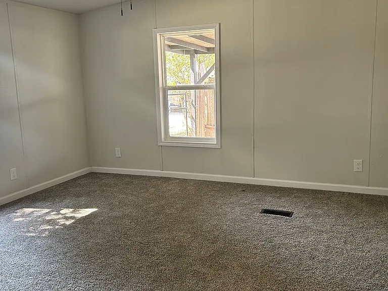 1309 Vinewood Dr — Photo 11