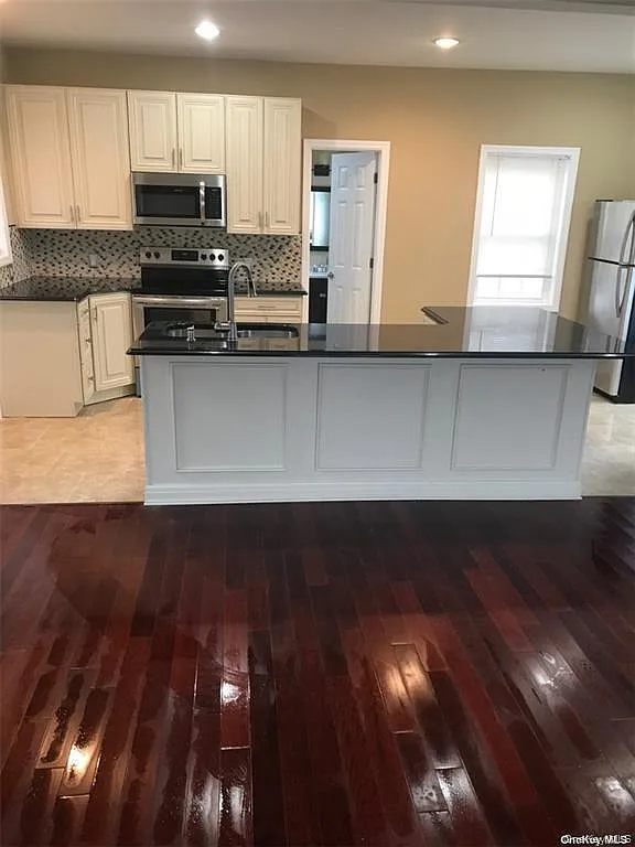 2 bed, 2.0 bath, 1024 sqft, $3,100 — Photo 2