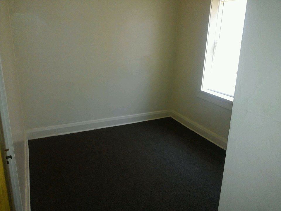 Carpet in Bedroom Unit 10