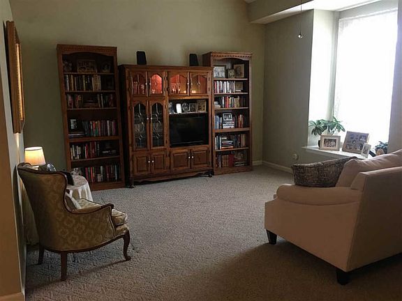 3rd image of 8194 Town N Country Dr