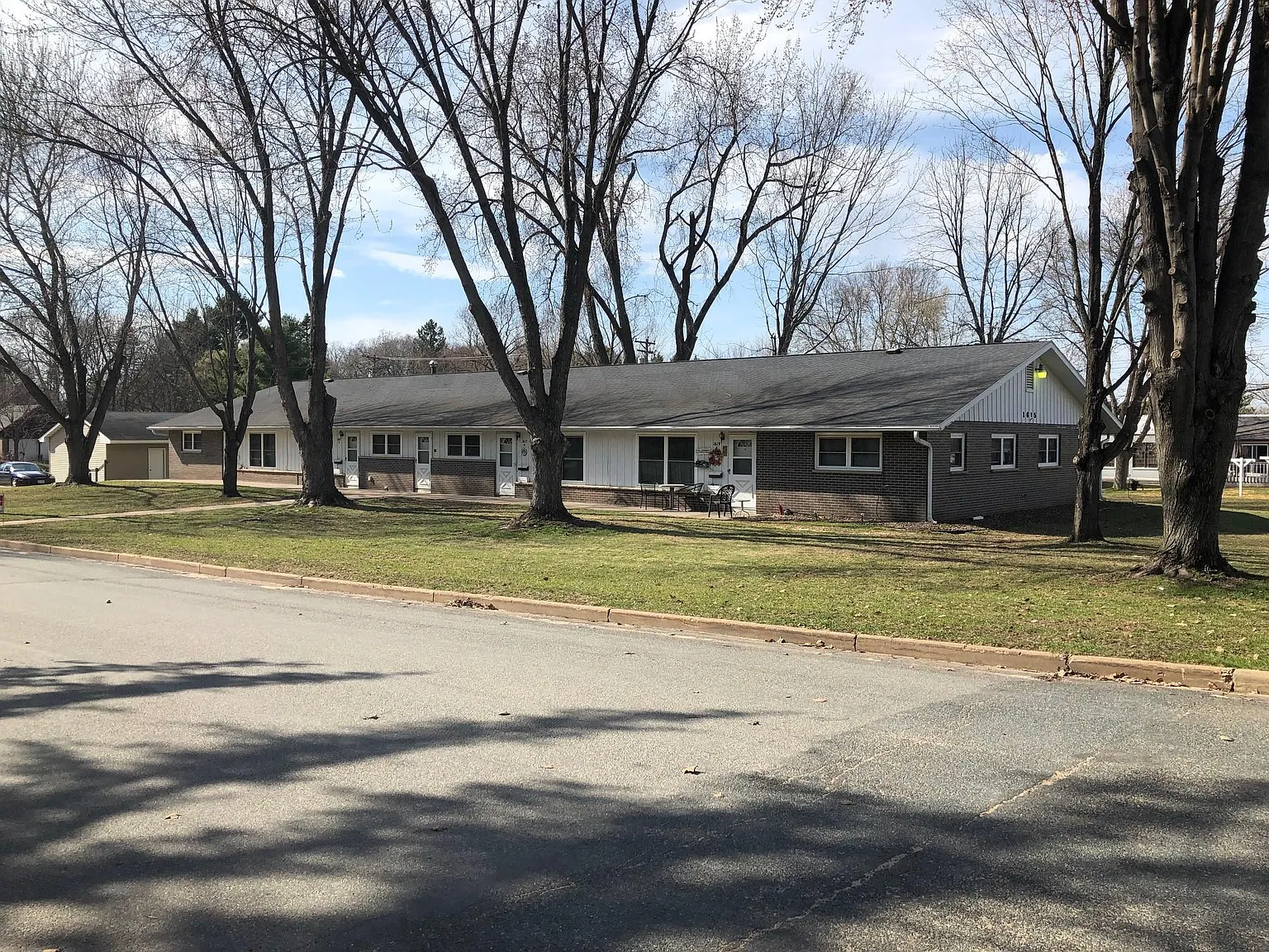 1615 Wilson Ave — Photo 1