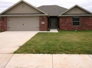 1307 Vineyard St, Pea Ridge, AR 72751