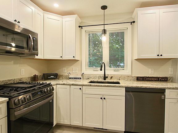 5th image of 8 Sapphire Ln