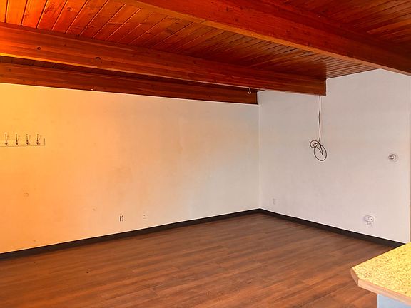 3rd image of 812 W 29th Pl APT 14