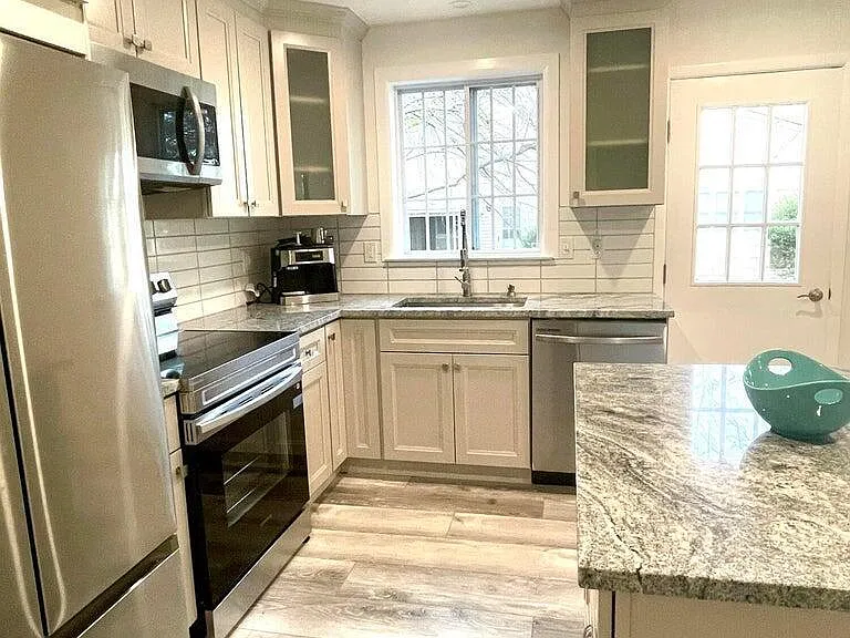19B Maplewood Dr #52 — Photo 4