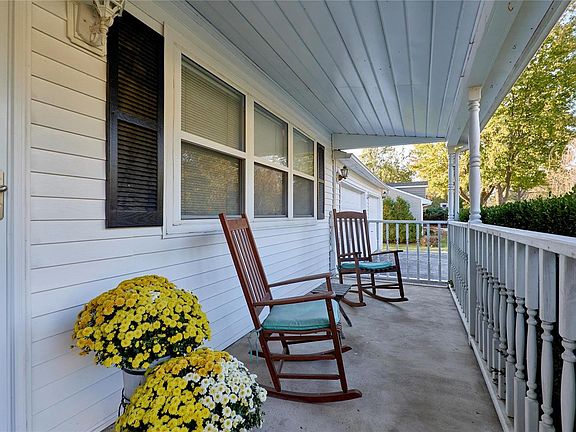 3rd image of 206 Hillsdale Dr