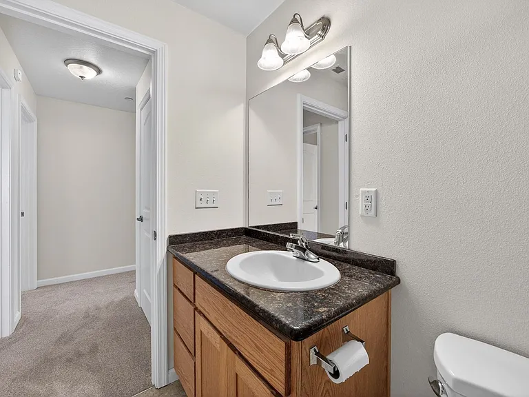 2533 Corona Ave #C — Photo 21