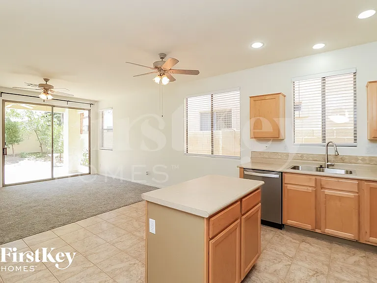 2715 E Carson Rd — Photo 7