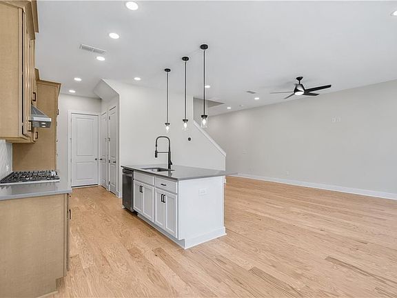 2nd image of 3865 Sunburst Ln