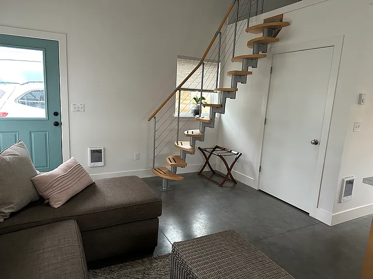 N Brandon Ave — Photo 1