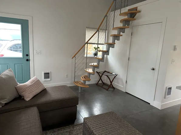 (undisclosed Address), Portland, OR 97217