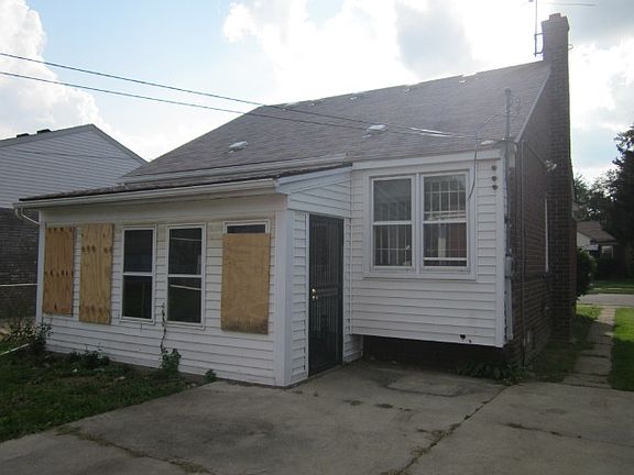 3rd image of 11732 Sussex St