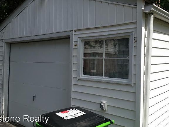 4th image of 24960 Treadwell Ave