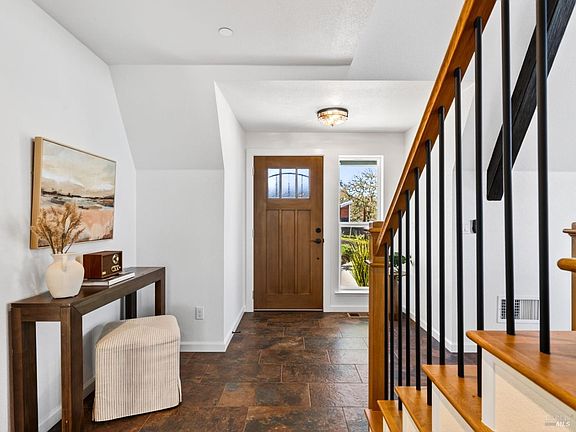 3rd image of 1028 Eastridge Drive