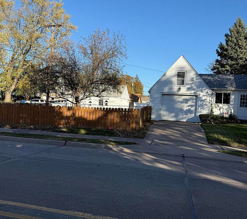 2nd image of 1226 27th St