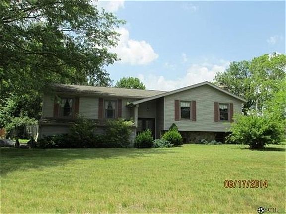 3rd image of 410 E Schleter Ct