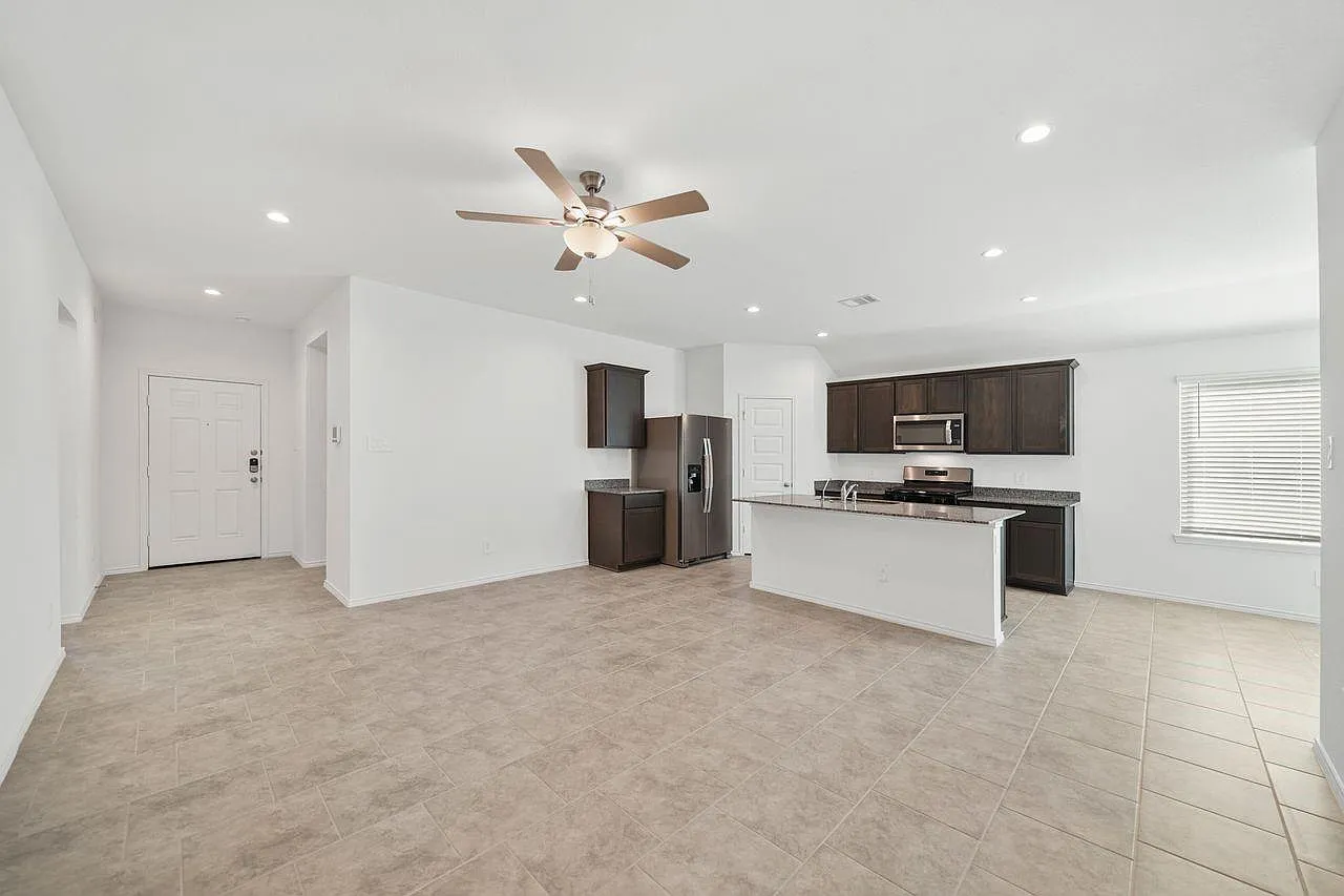 3 bed, 2.0 bath, 1442 sqft, $2,100 — Photo 3