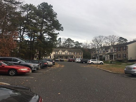 4th image of 42 Normans Ford Dr