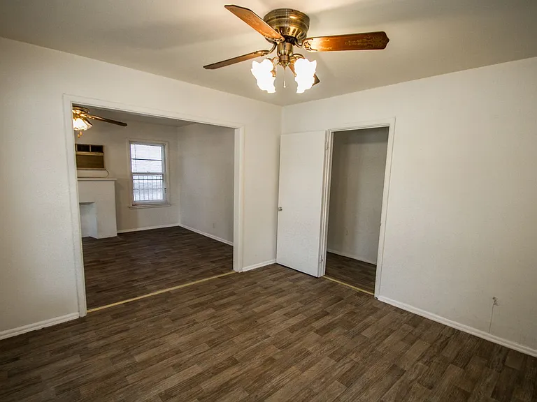 2818 E Houston St — Photo 9