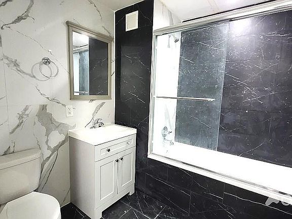 5th image of 2753 Creston Ave #6D