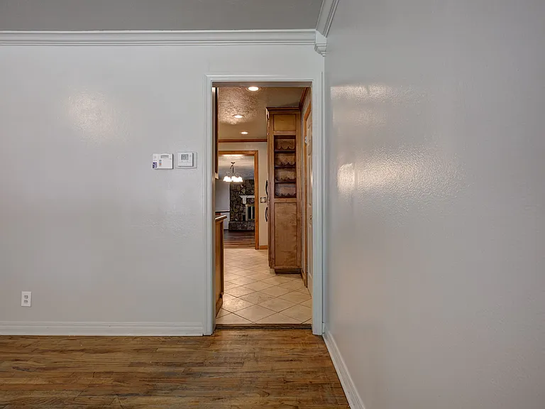 910 Garver St — Photo 7