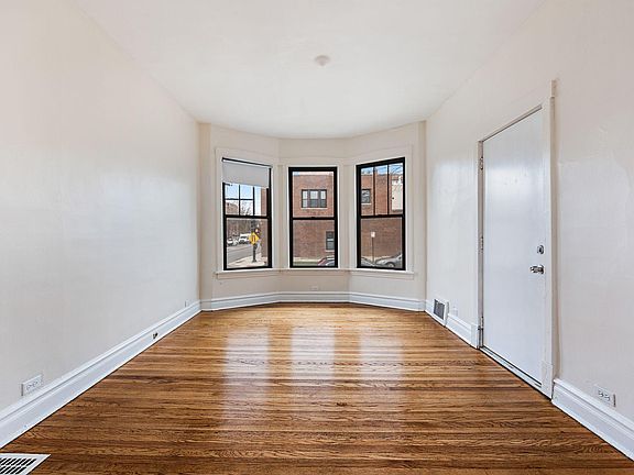 4th image of 3601 N Sacramento Ave Unit 1