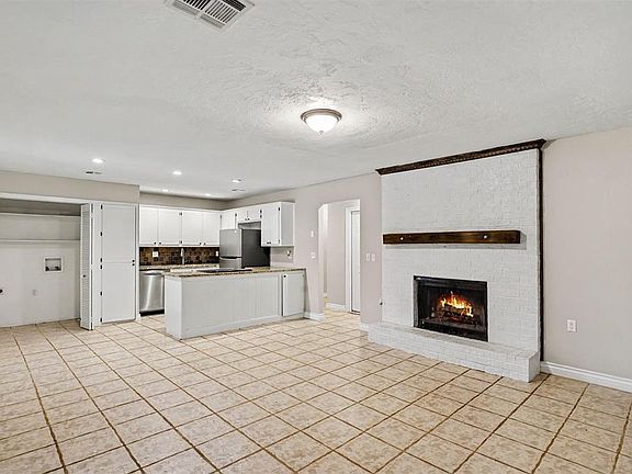 3rd image of 12333 Newgate Dr