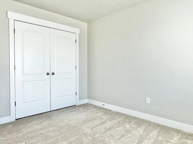 446 N Hillview Dr — Photo 22